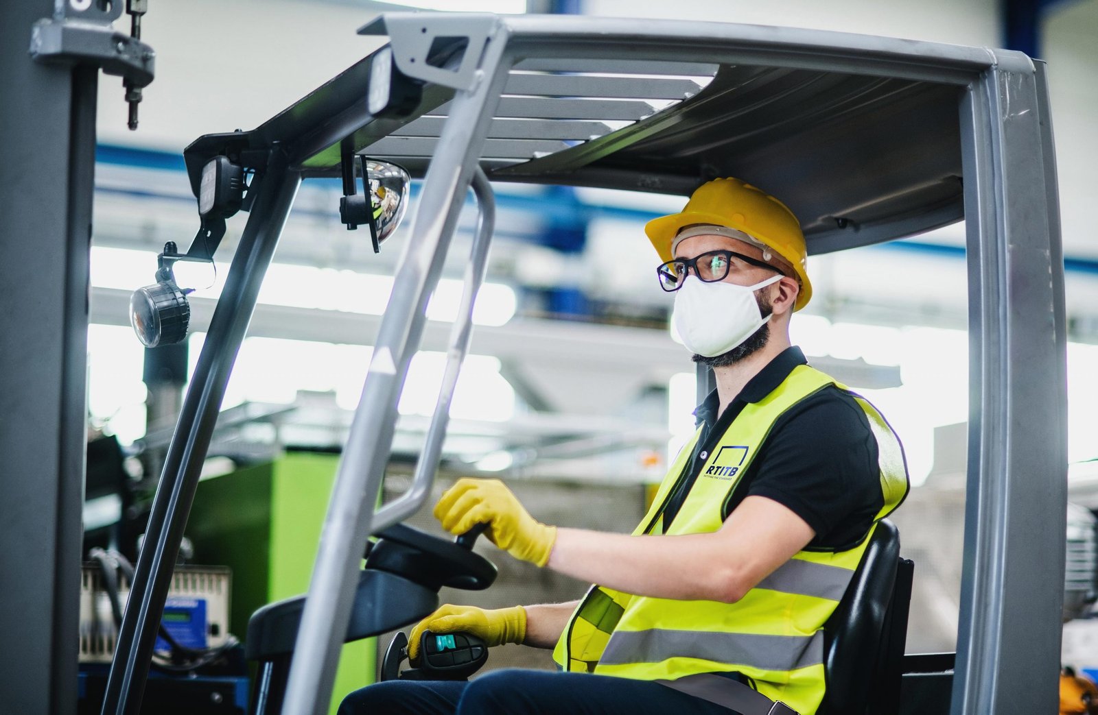 4 Key Pieces of Forklift Operator Personal Protective Equipment